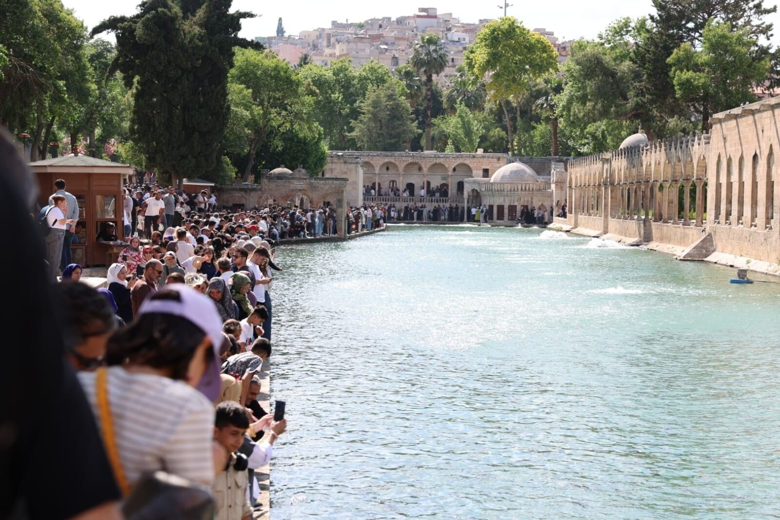 Şanlıurfa’da Bayram Yoğunluğu Esnafın Yüzünü Güldürdü (6)