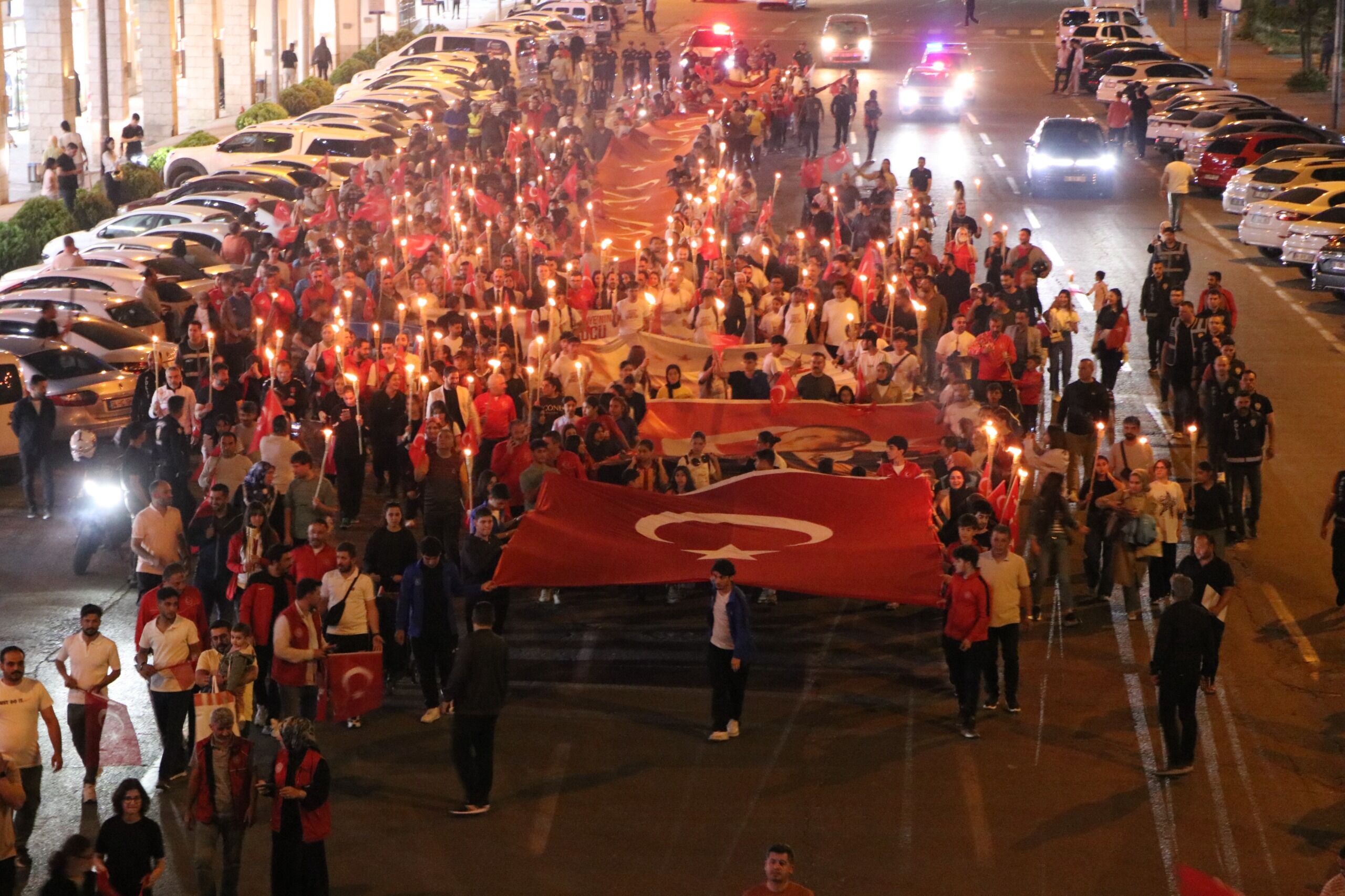 Şanlıurfa’da “Fener Alayı” Yürüyüşü Gerçekleşti (6)
