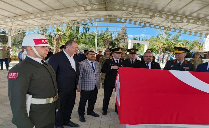 Şanlıurfa’da Kore Gazisi Hüseyin Karakurt, Askeri Törenle Toprağa Verildi (2)