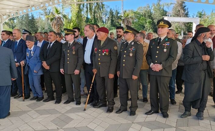 Şanlıurfa’da Kore Gazisi Hüseyin Karakurt, Askeri Törenle Toprağa Verildi (4)