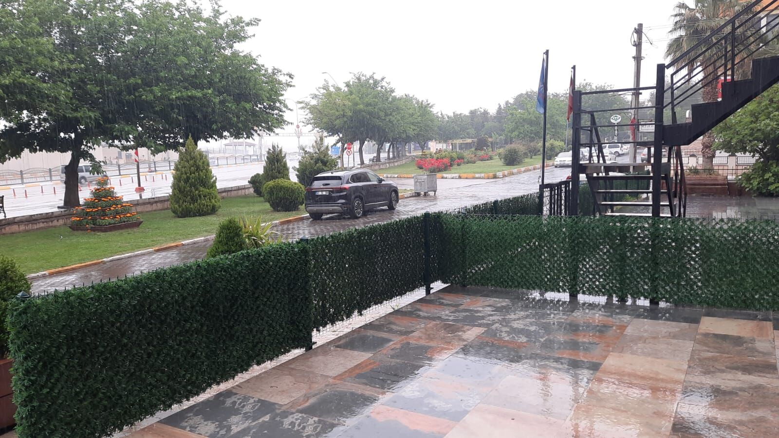 Şanlıurfa'da Mayıs Ortasında Şiddetli Yağış Etkili Oldu-1
