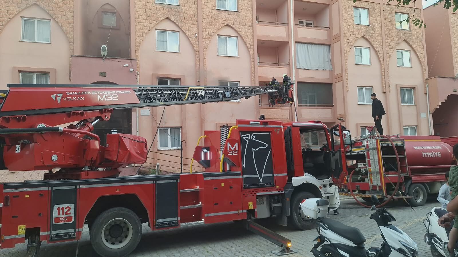 Şanlıurfa’da Polis Lojmanında Korkutan Yangın (3)