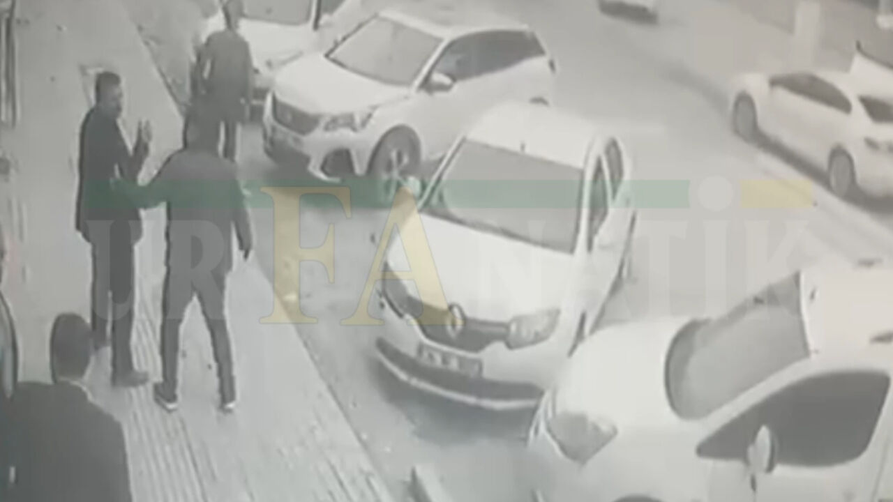 Şanlıurfa’da Sokak Ortasında İki Aile Silahlarla Birbirine Girdi! (4)