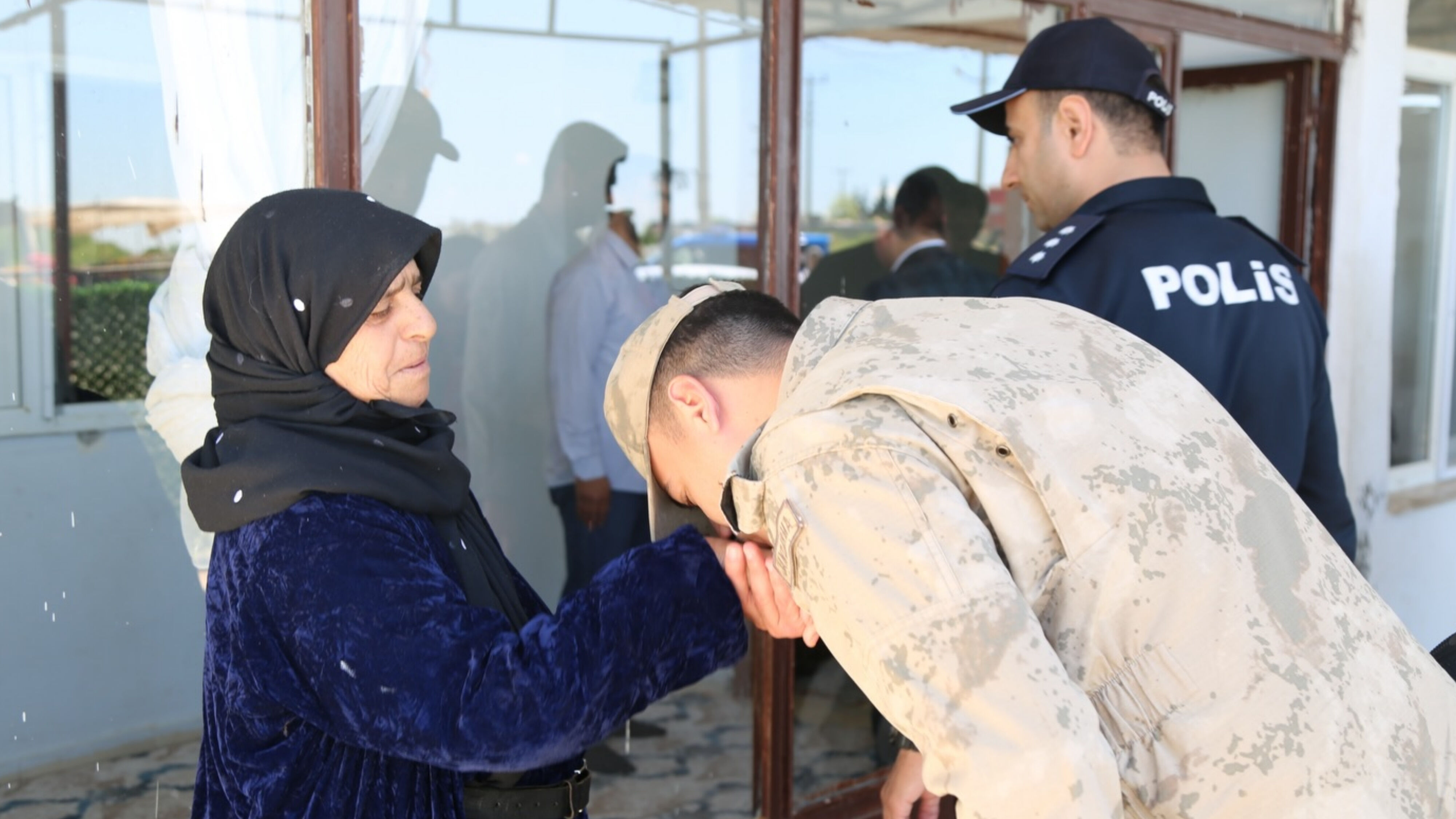 Şanlıurfalı Şehit’in Annesine Kaymakam’dan Sürpriz Ziyaret (1)