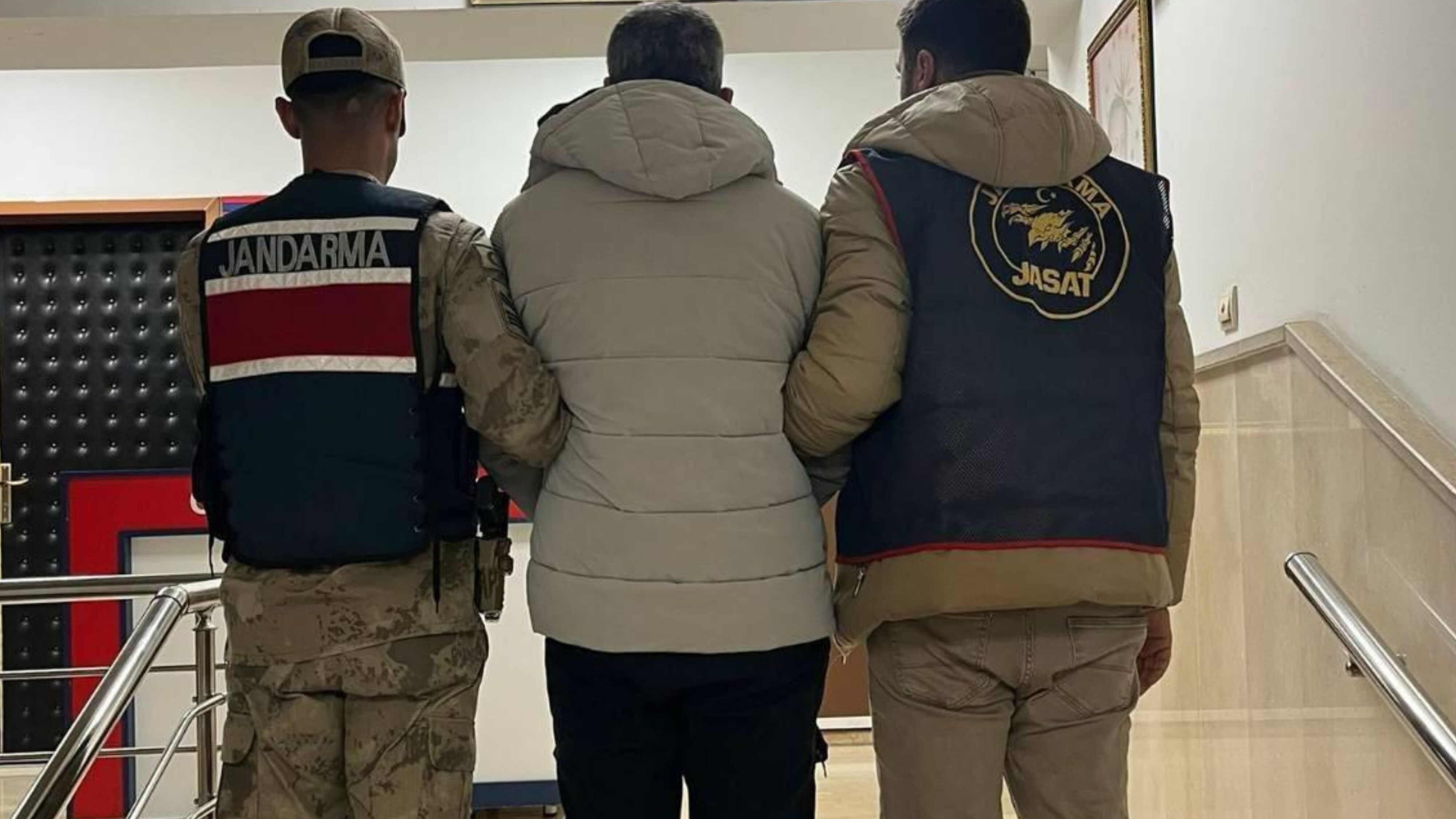 Şanlıurfa’nın 3 İlçesinde Eş Zamanlı Operasyon Firari Şahıslar Yakalandı