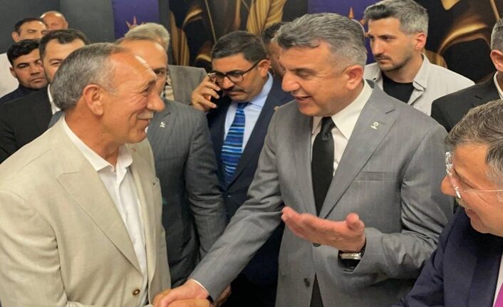 Suruç Kanaat Önderi Orhan Akaslan Belgeyi İbrahim Eyyüpoğlu’na Verdi (3)