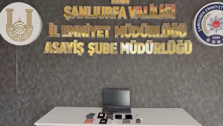 Umreye Götürme Vaadi̇yle Vatandaşlari Dolandirdilar