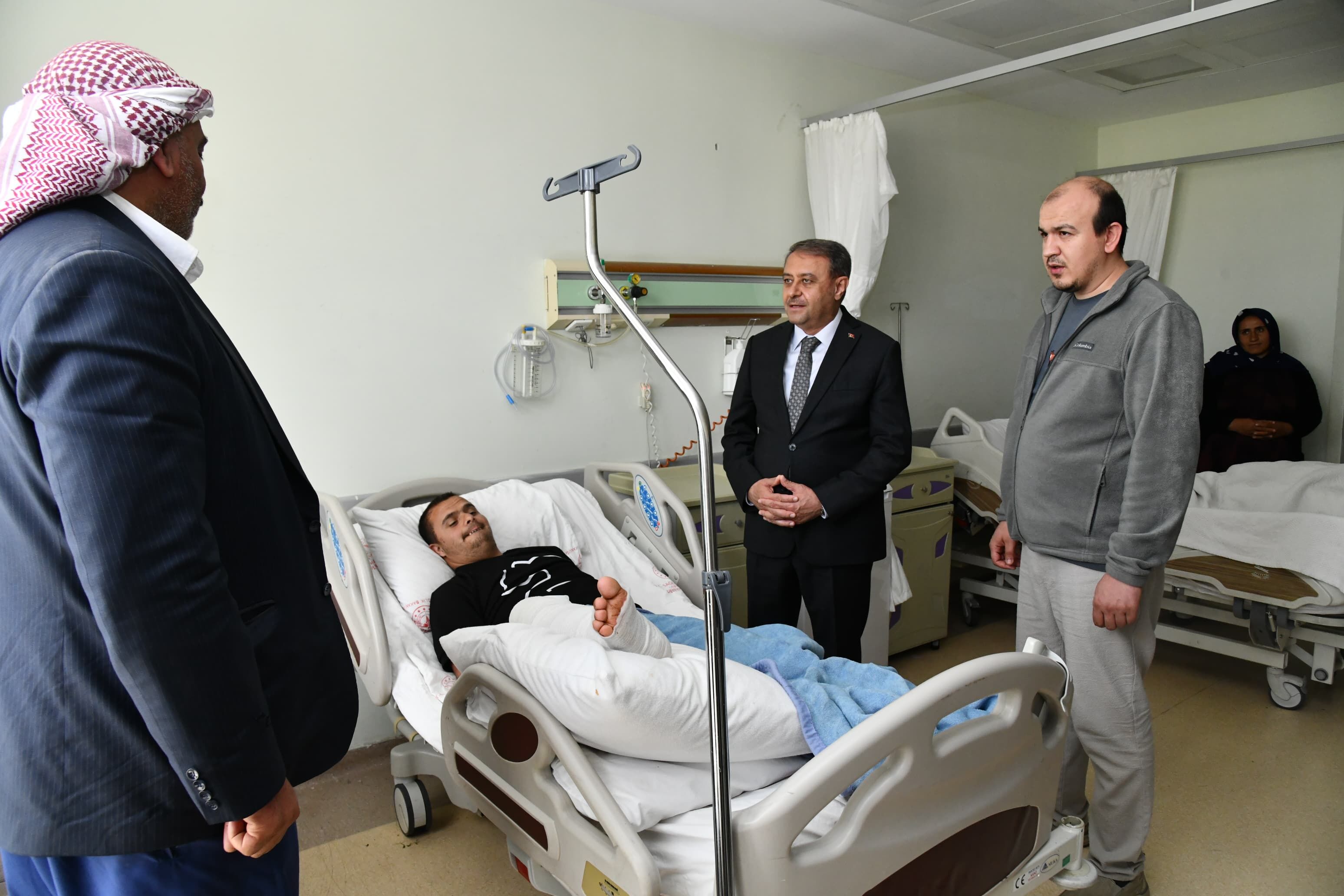 Vali Şıldak Yaralıları Ziyaret Etti-2