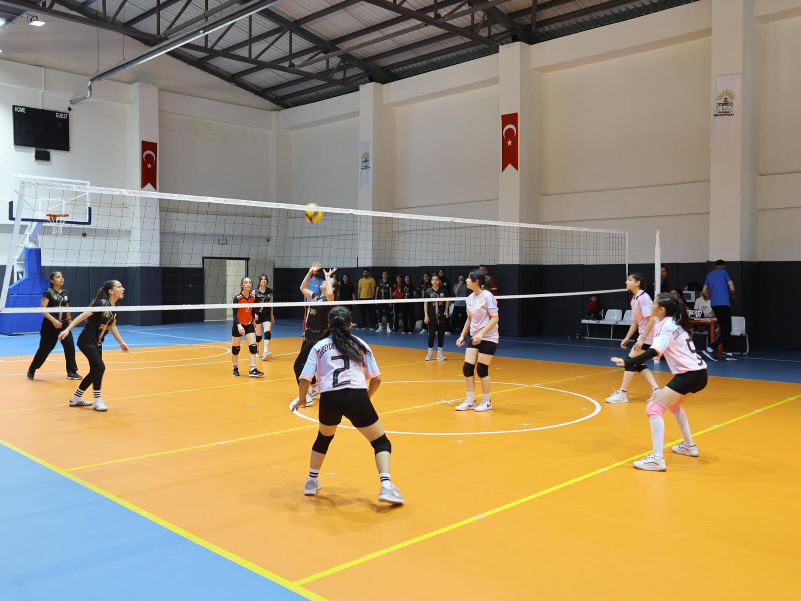 Siverek’te Gençlik Haftası Coşkusu: Filenin Şampiyonu Siverek Spor Lisesi-1