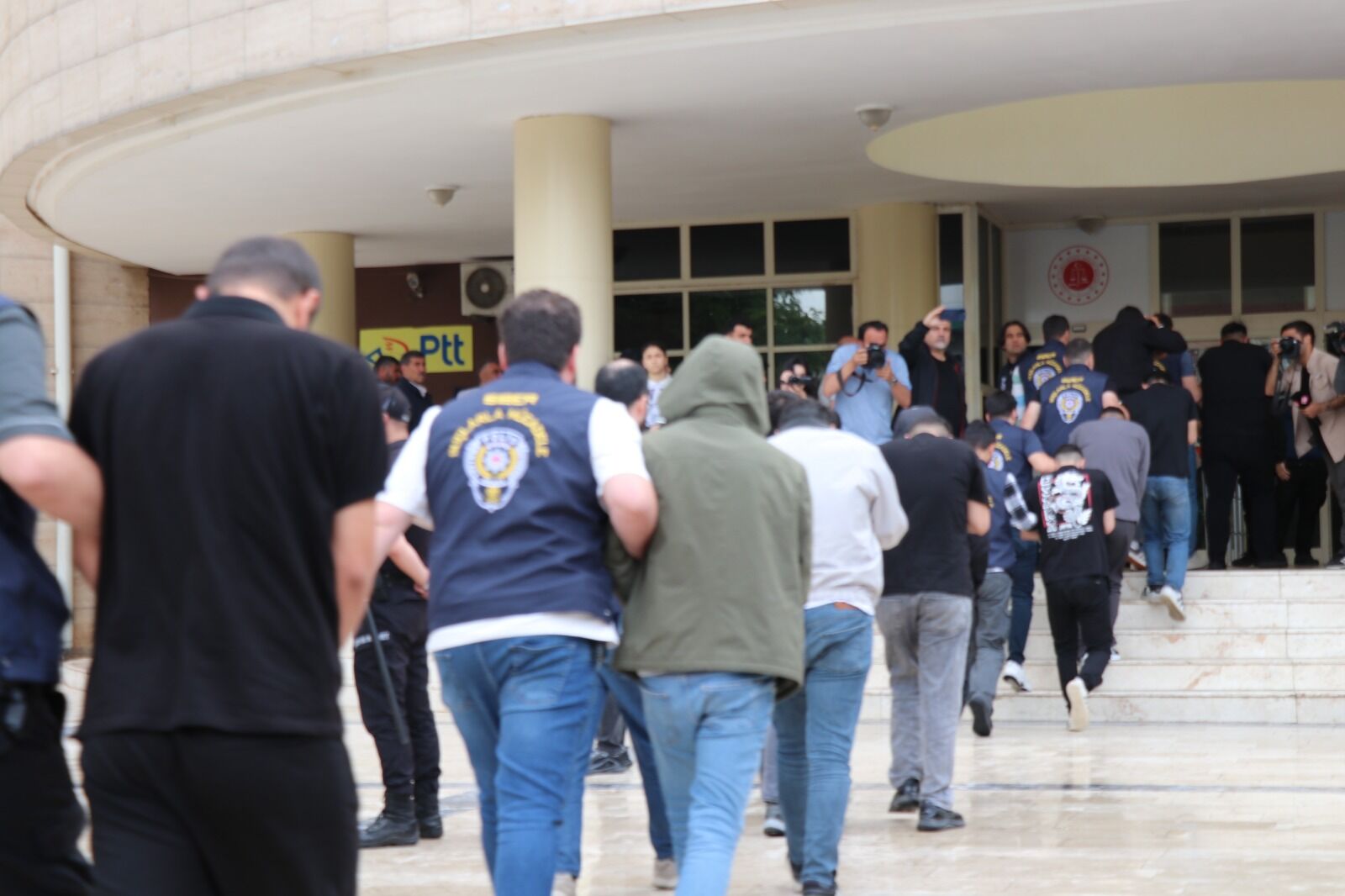 Şanlıurfa Merkezli 3,6 Milyar TL’lik Operasyon: Şüpheliler Adliye’ye Sevk Edildi-2