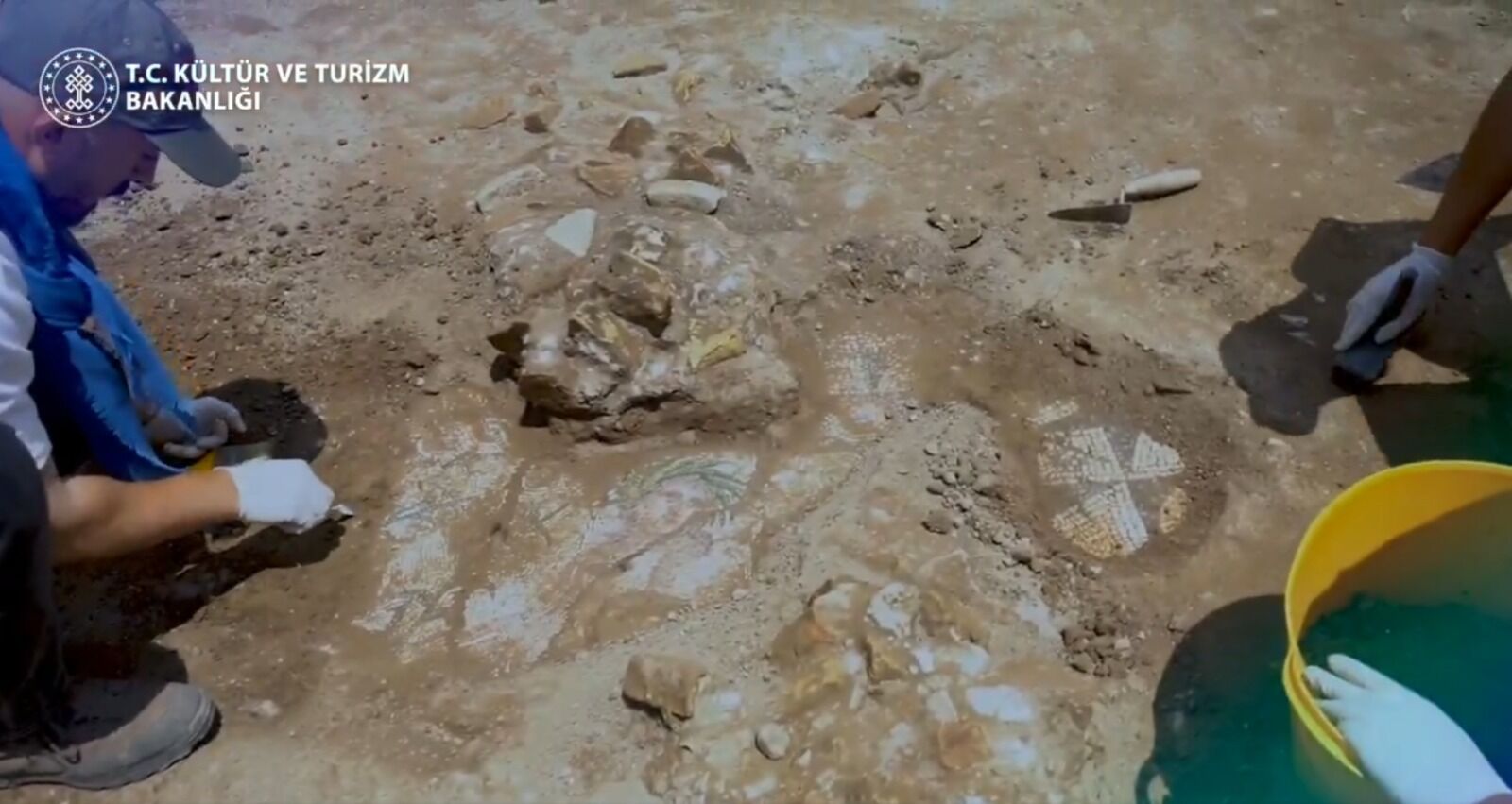 Aspendos'ta Roma Dönemine Ait Nadir Mozaik Keşfedildi 3