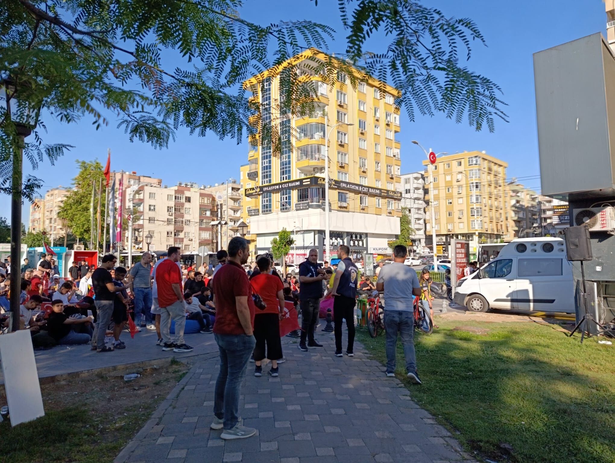 Avustralya Türkiye Maçı Şanlıurfa’da Dev Ekranda Takip Edildi (2)