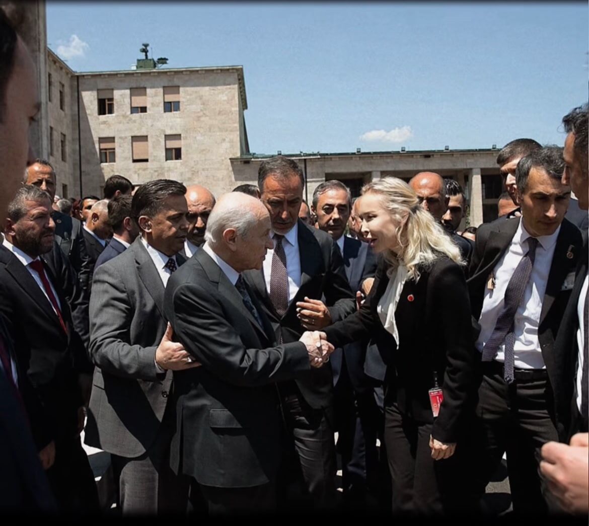 Ayşegül Yıldız2