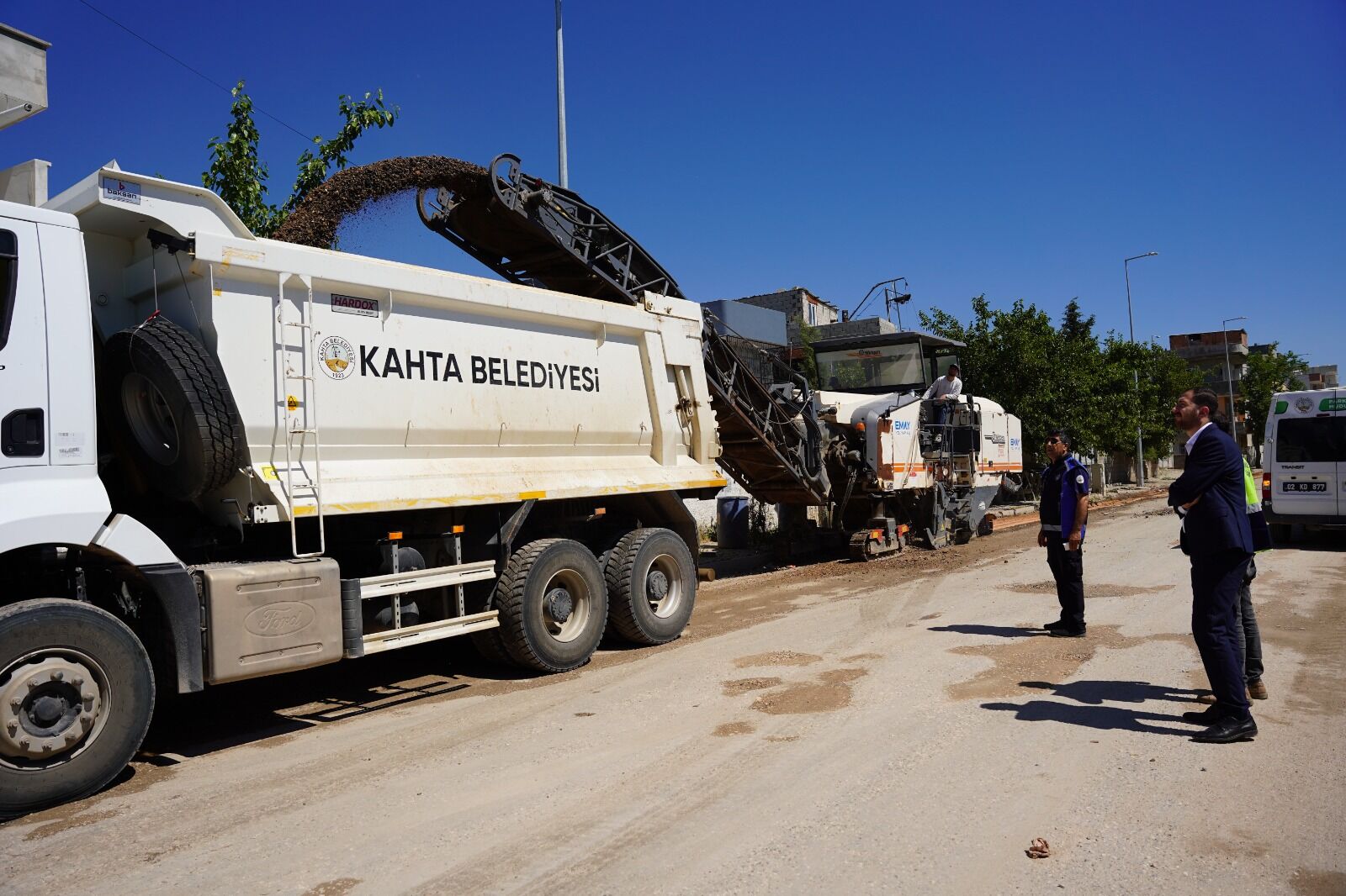 Başkan Hallaç İlçemizde Bozuk Yol Bırakmayacağız
