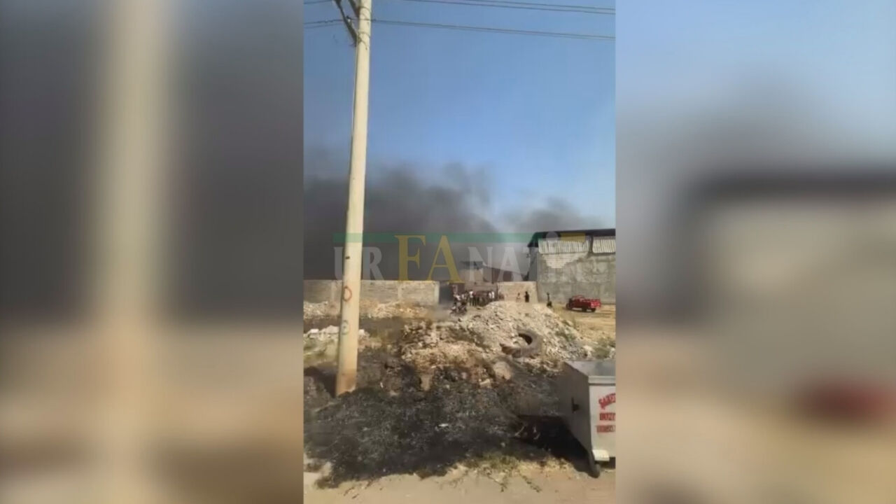 Bozova'da Fabrika Yangını (1)