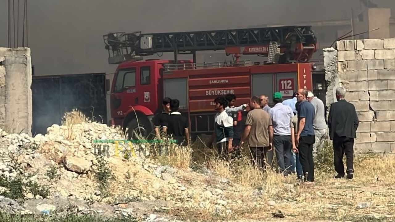 Bozova'da Fabrika Yangını (2)