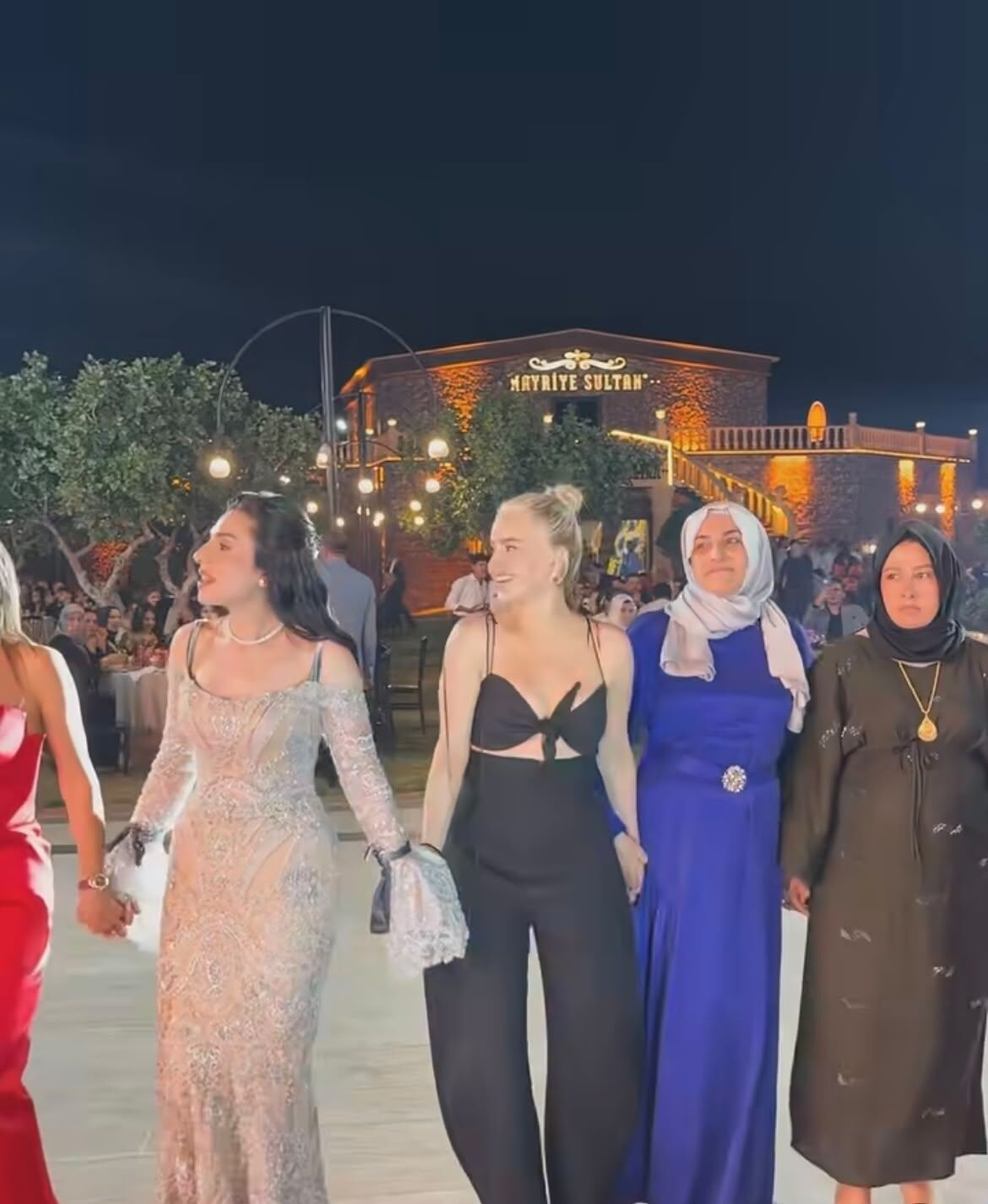 Büşra Pekin