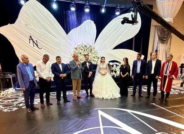Davetli̇ler Genç Çi̇fti̇ Yalniz Birakmadi