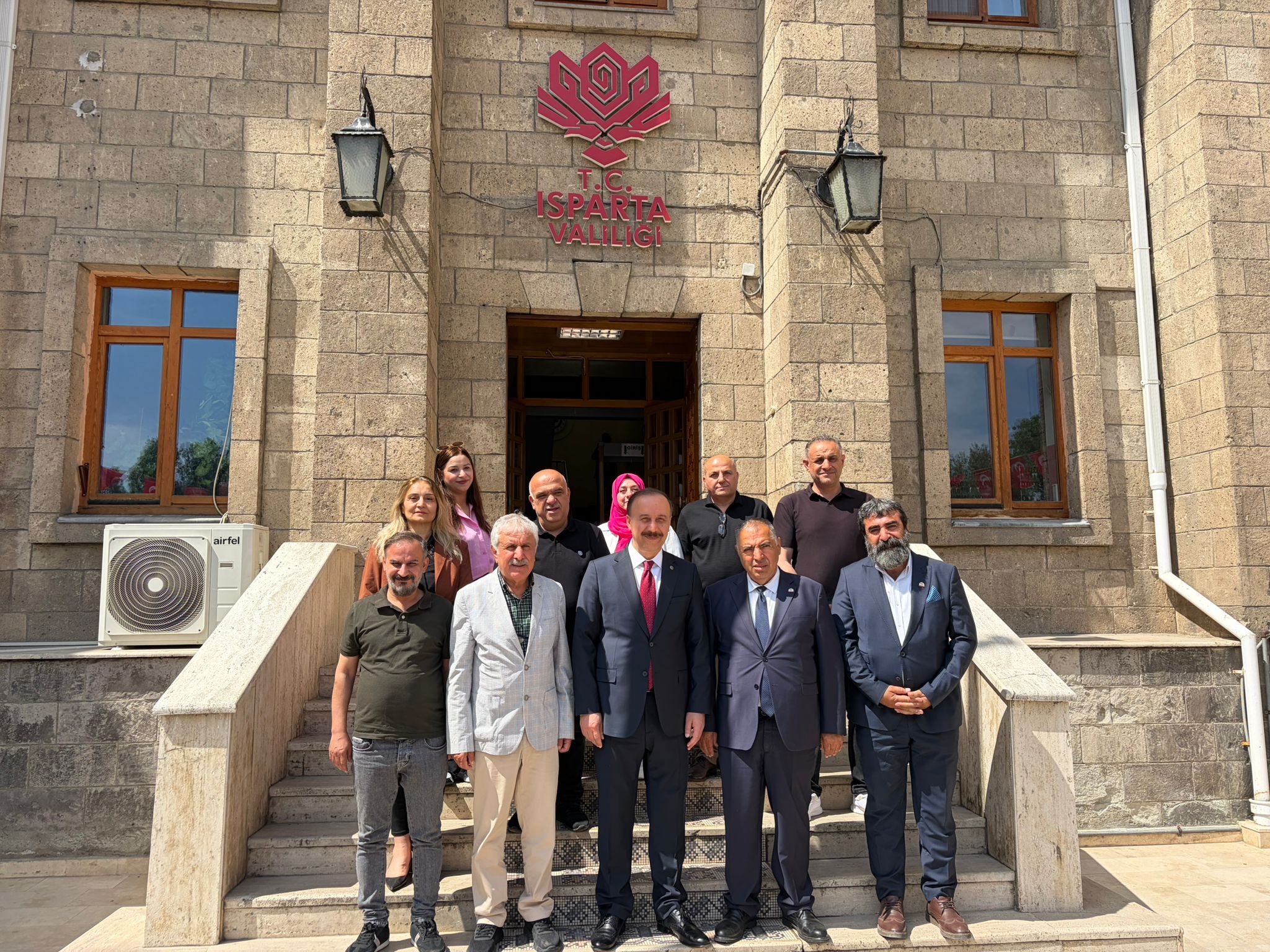 Güneydoğulu Gazeteciler Isparta’da Vali Erin Ile Bir Araya Geldi 2 (1)