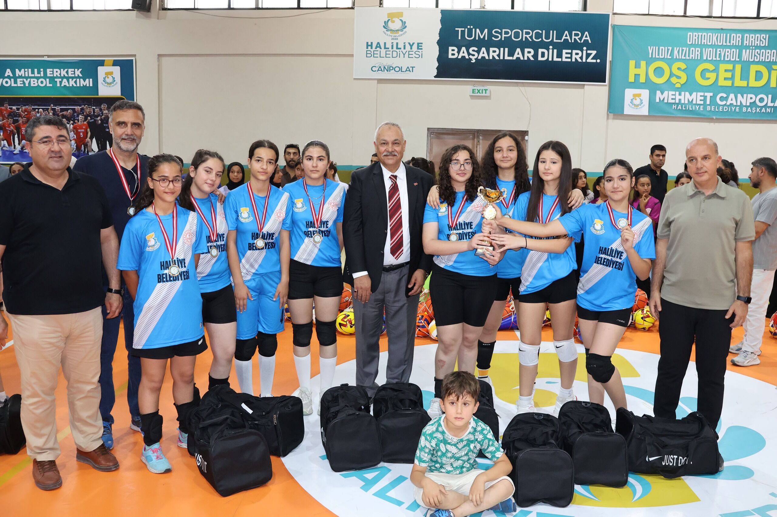 Haliliye Belediyesi Voleybol Turnuvası Şampiyonu Haliliye Ortaokulu 3