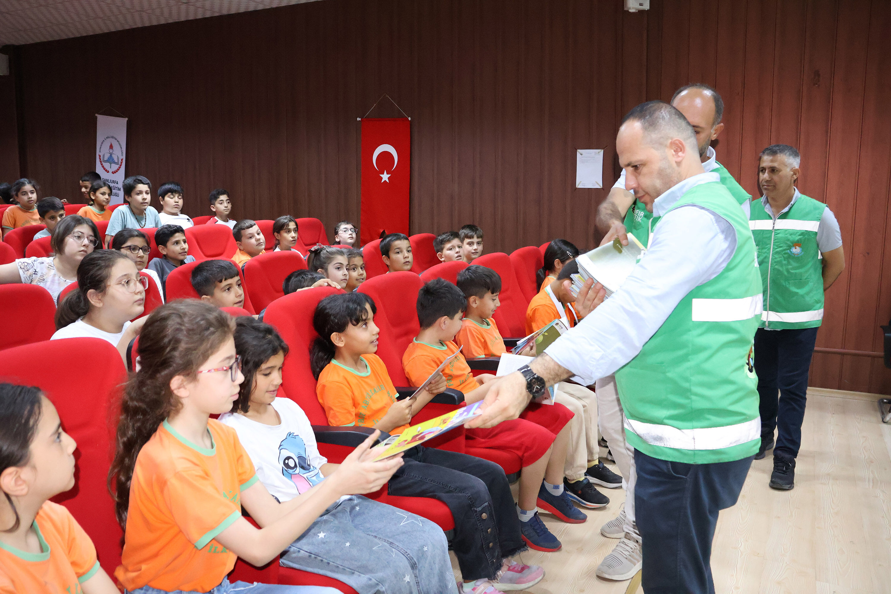 Hali̇li̇ye Beledi̇yesi̇’nden Öğrenci̇lere Çevre Dostu Eği̇ti̇m (2)