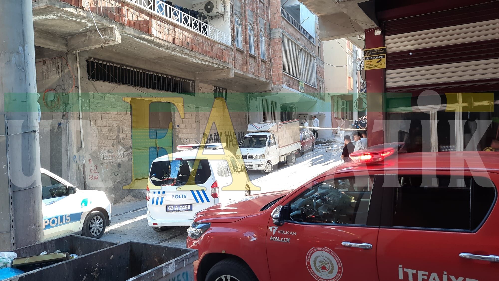 Haliliye'de 3 Katlı Apartmanda Patlama (2)