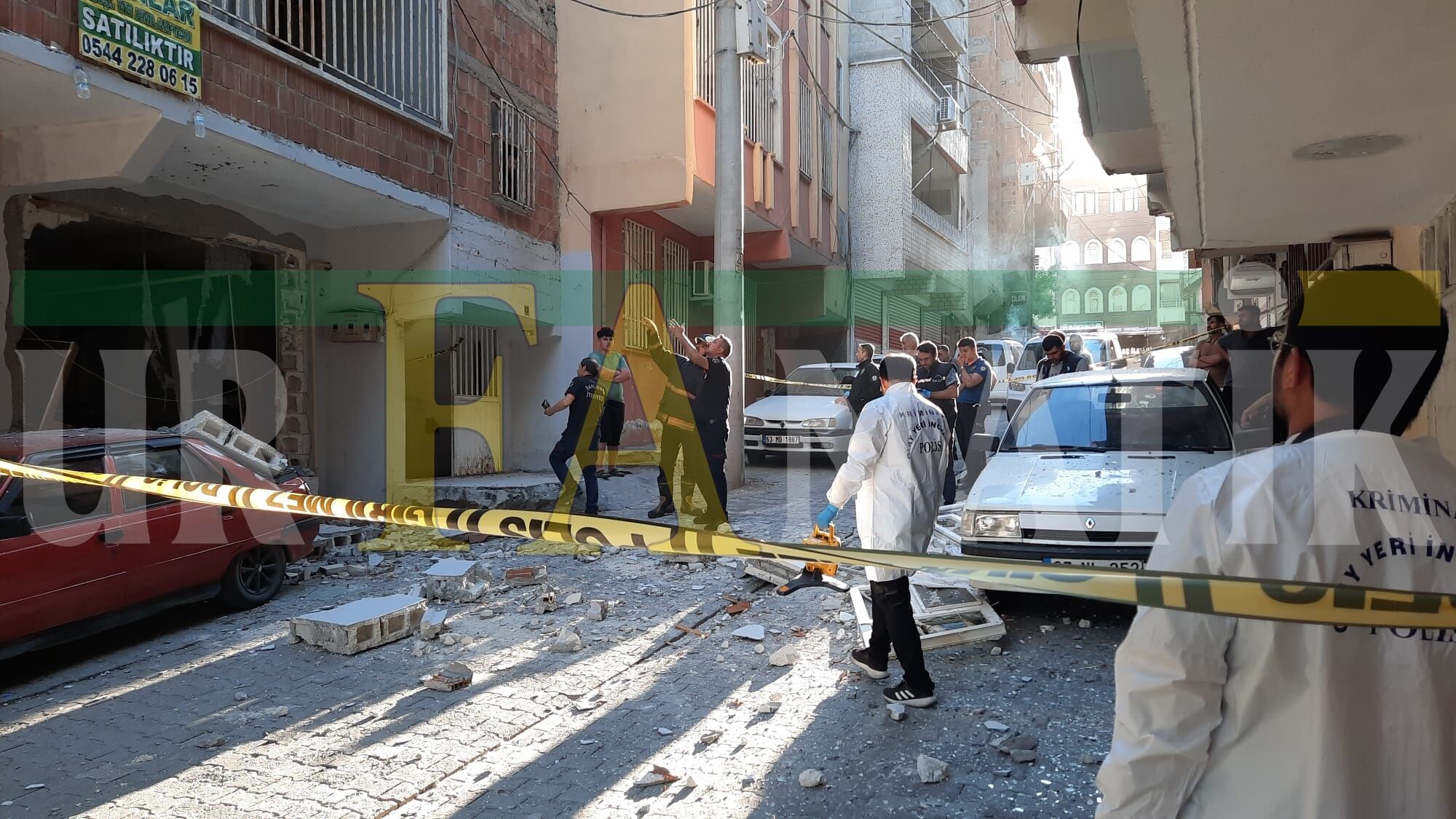 Haliliye'de 3 Katlı Apartmanda Patlama (6)