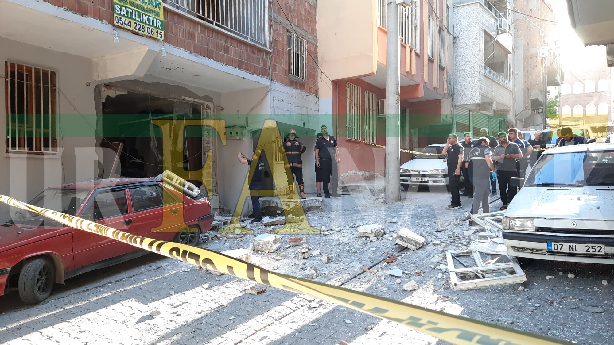 Haliliye'de 3 Katlı Apartmanda Patlama (7)