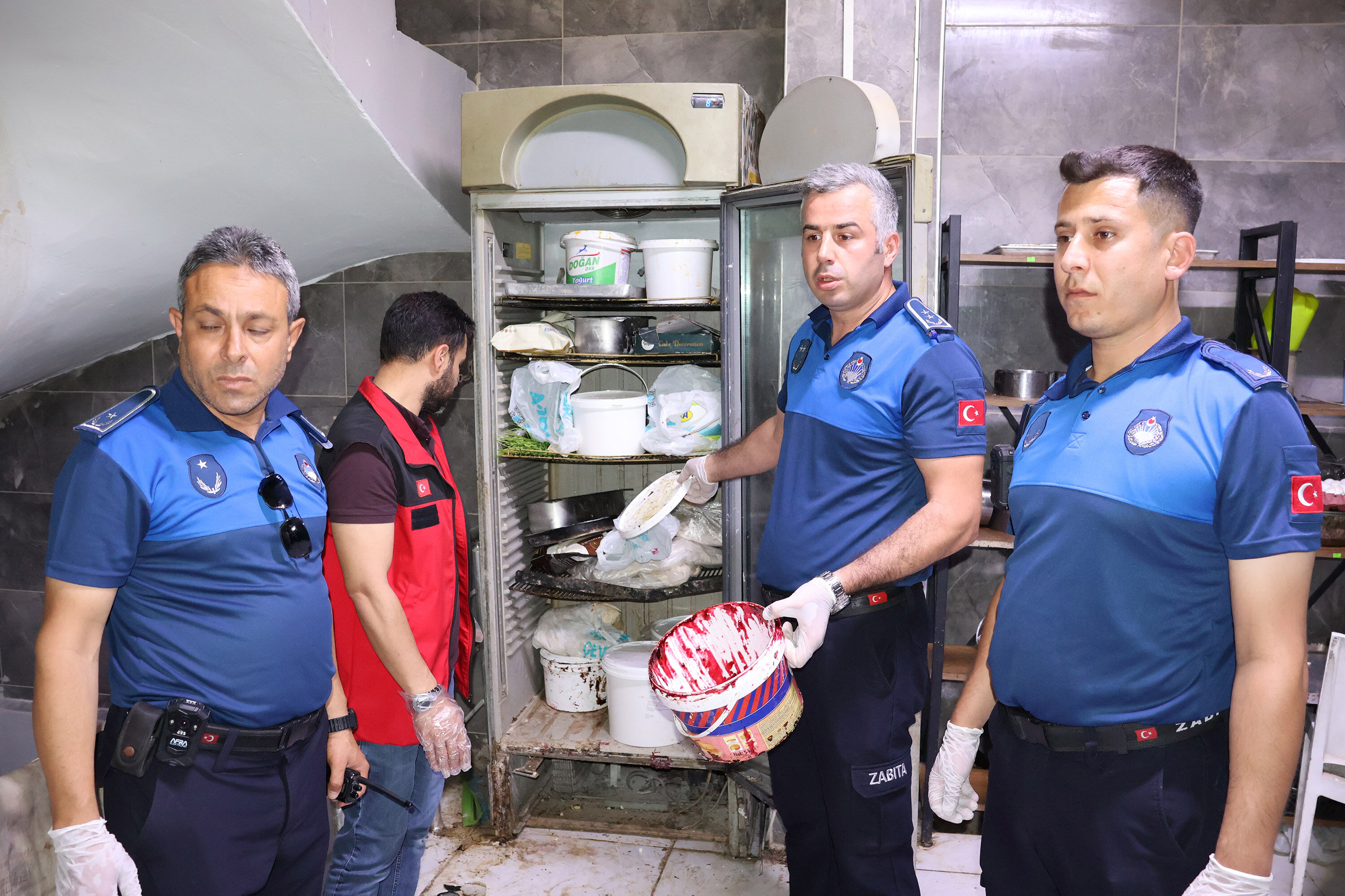 Hali̇li̇ye’de Hi̇jyen Kurallarina Uymayan İşletme Mühürlendi̇ (4)
