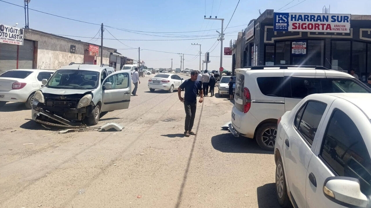 Harran’da İki Araç Çarpıştı Facianın Eşiğinden Dönüldü (3)