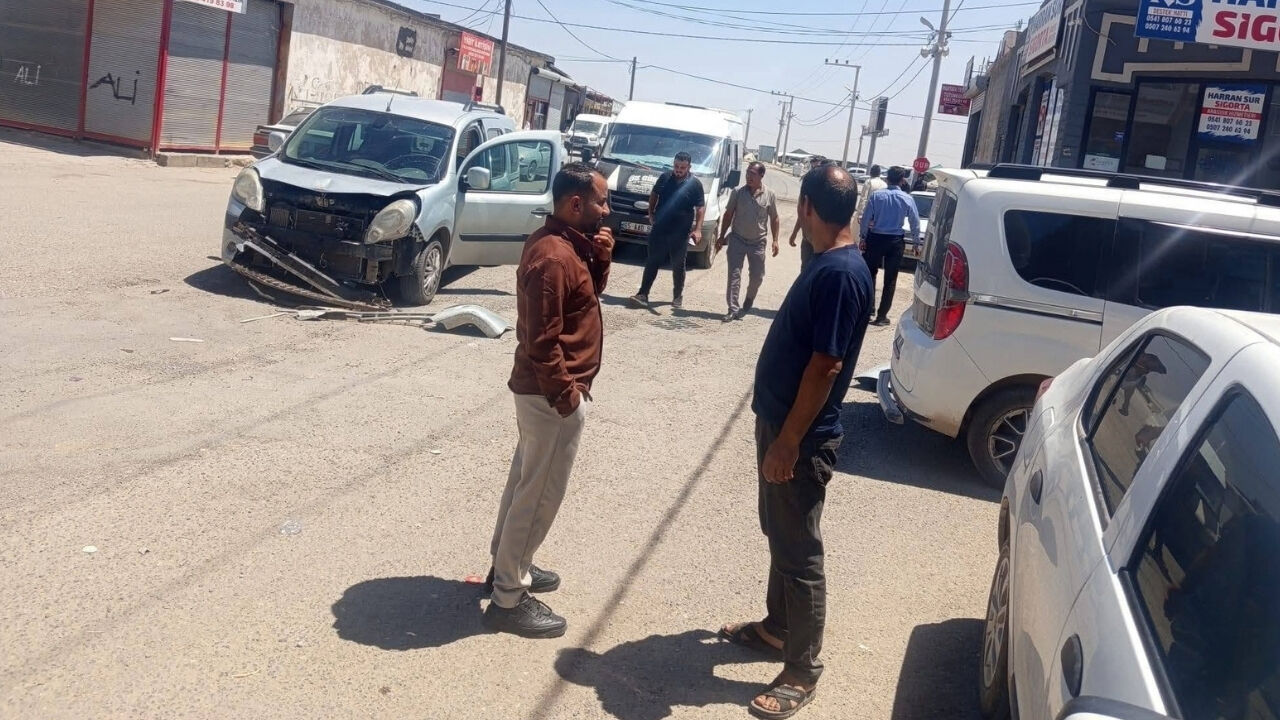Harran’da İki Araç Çarpıştı Facianın Eşiğinden Dönüldü (4)