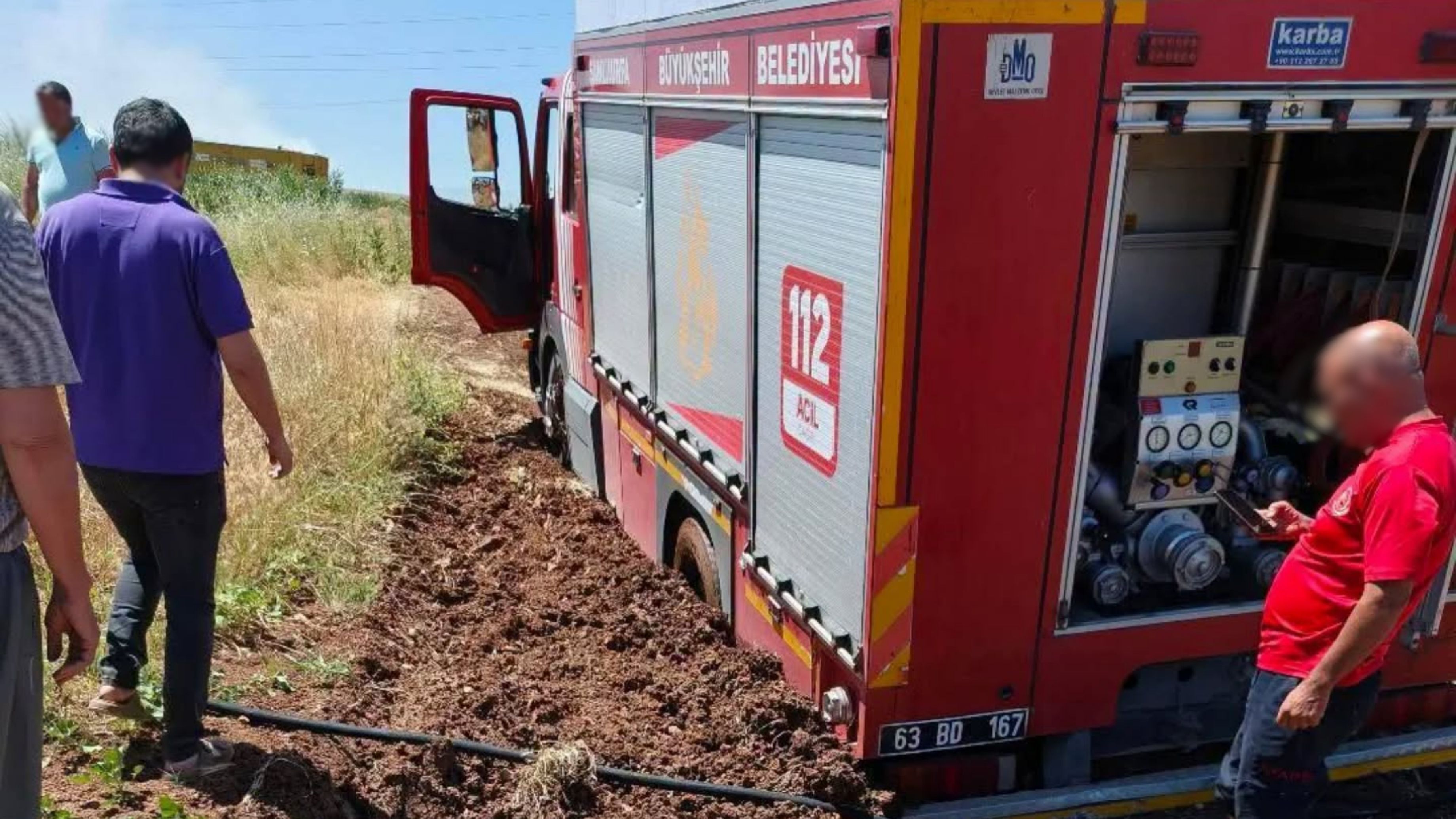 Itfaiye Çamura Battı