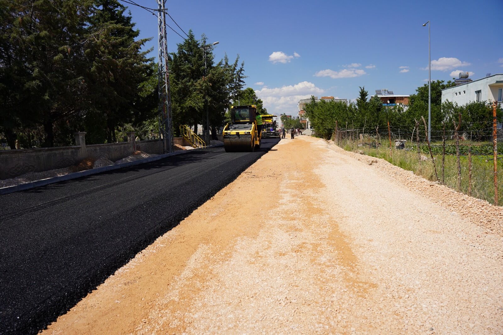 Kahta Belediyesi Yılın İlk Asfalt Serimini Gerçekleştirdi (1)