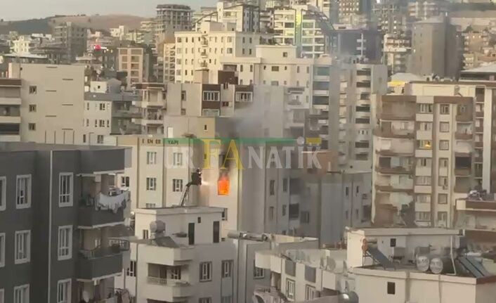Karaköprü'de 9 Katlı Binada Yangın Çıktı (3)
