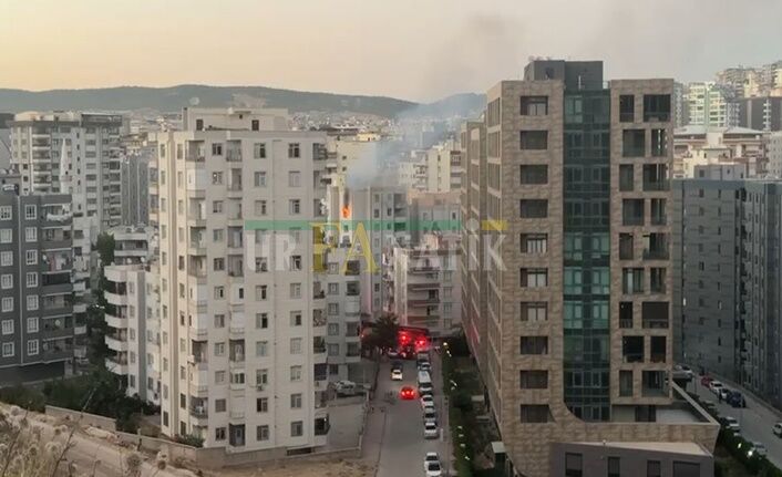 Karaköprü'de 9 Katlı Binada Yangın Çıktı (4)