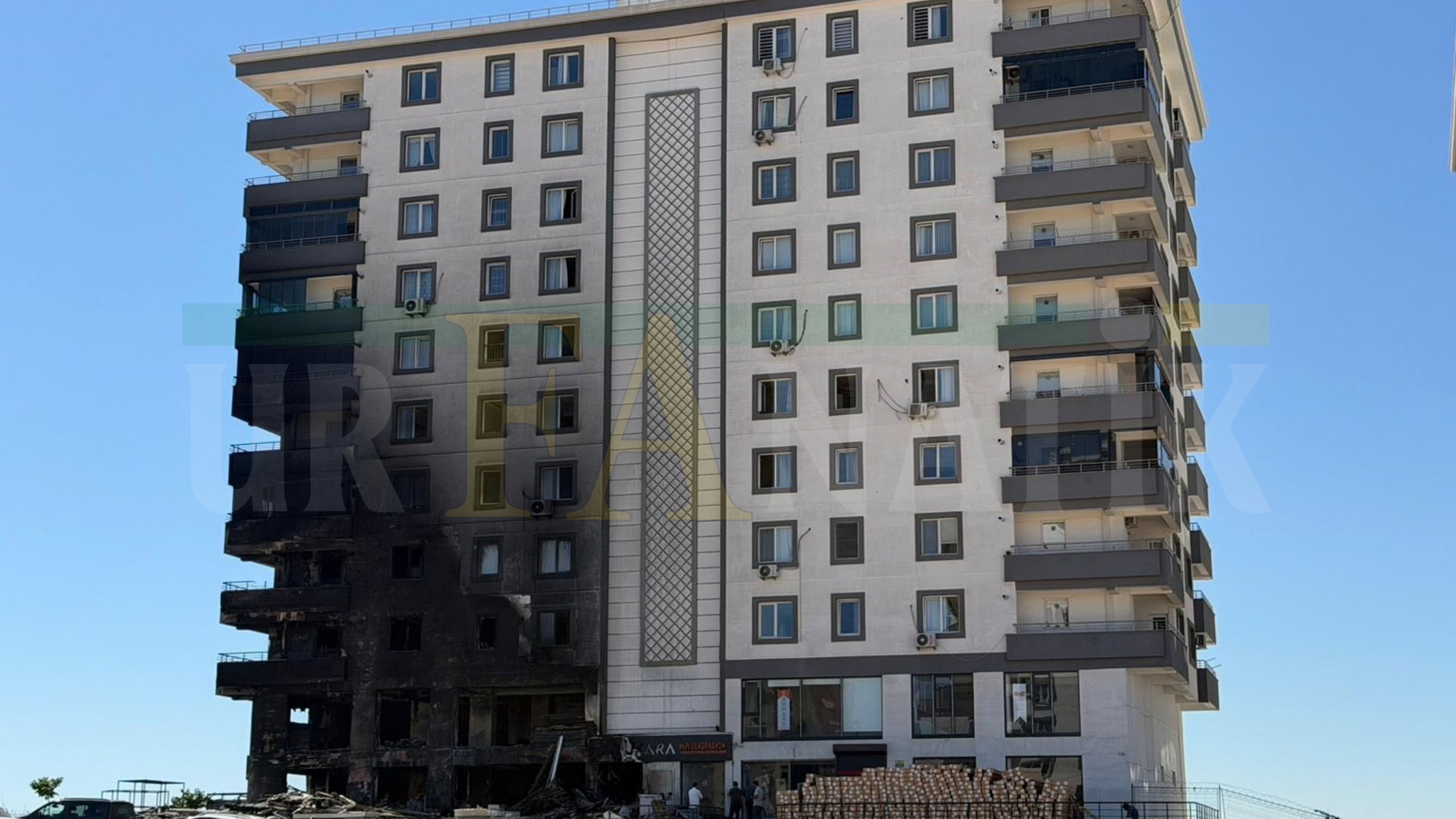 Karaköprü’de Yangın Faciasının İzleri Sabah Görüntülendi