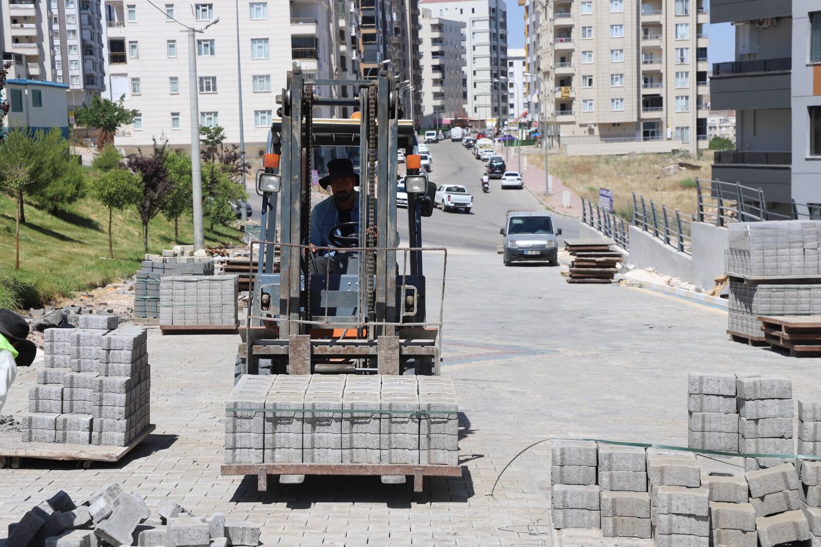 Karaköprü’de Yol Ve Sokaklar Yeni̇leni̇yor (2)