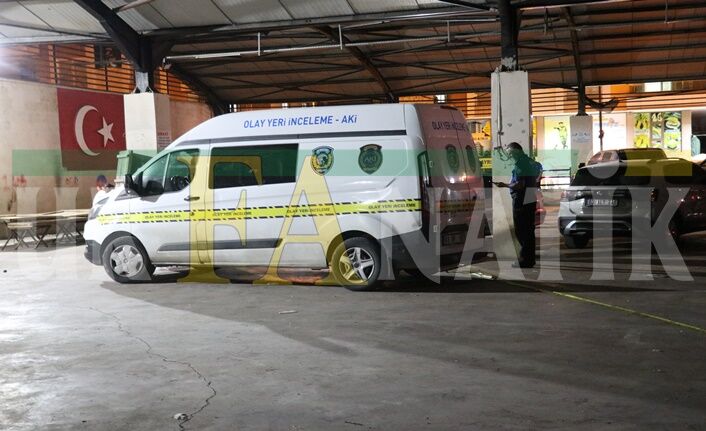 Karşıyaka Semt Pazarında Araç Içerisinde Ölü Bulundu (5)