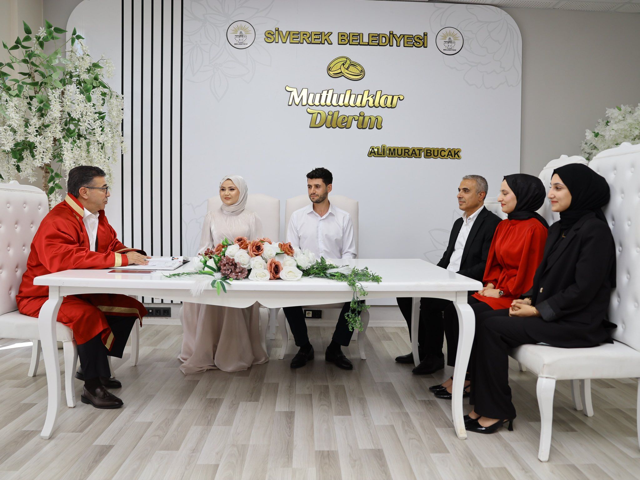 Mendüh Postacı Ve Esra Badacı