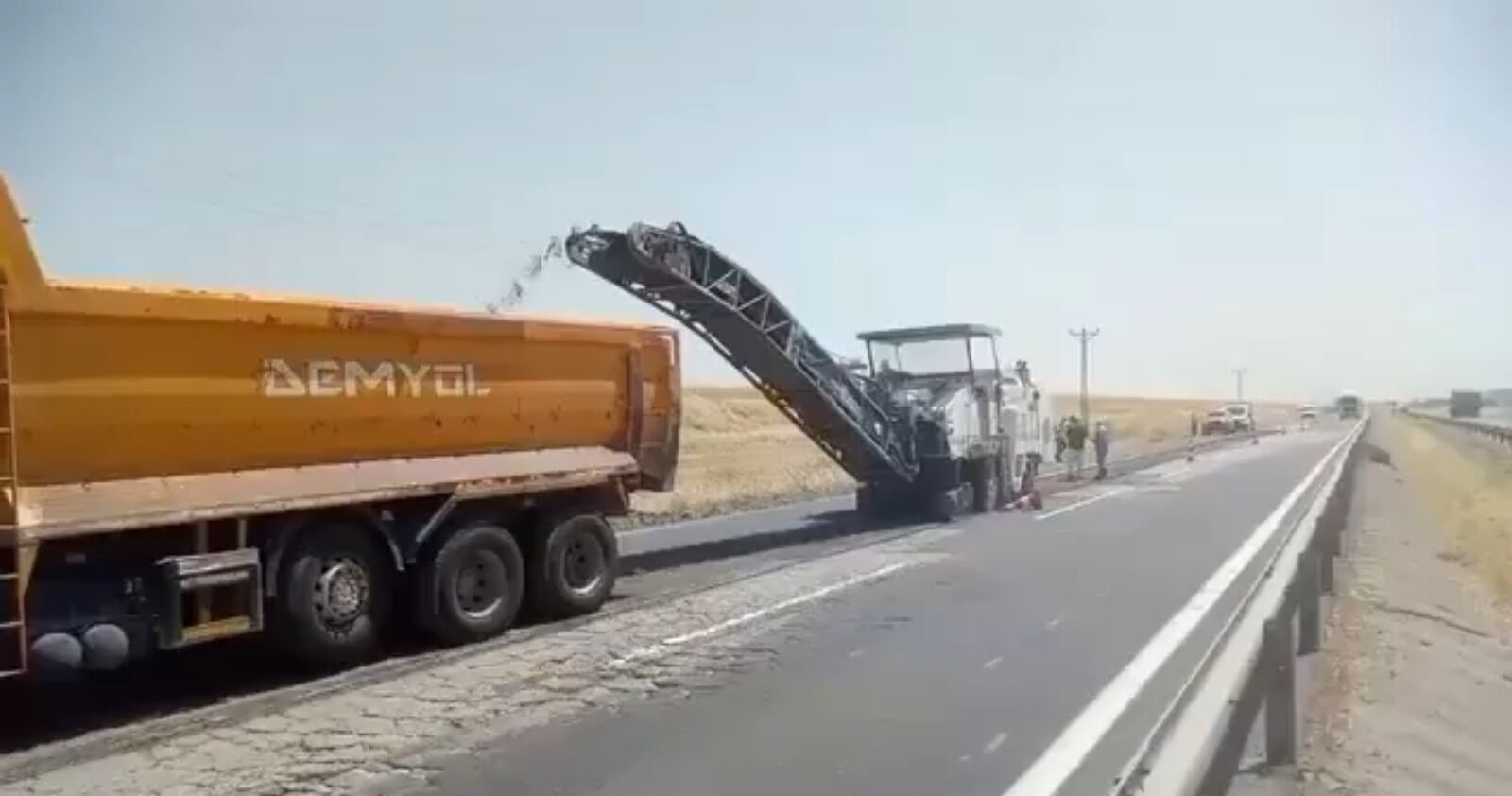 Milletvekili Yazmacı Viranşehir Yol Çalışmasını Duyurdu