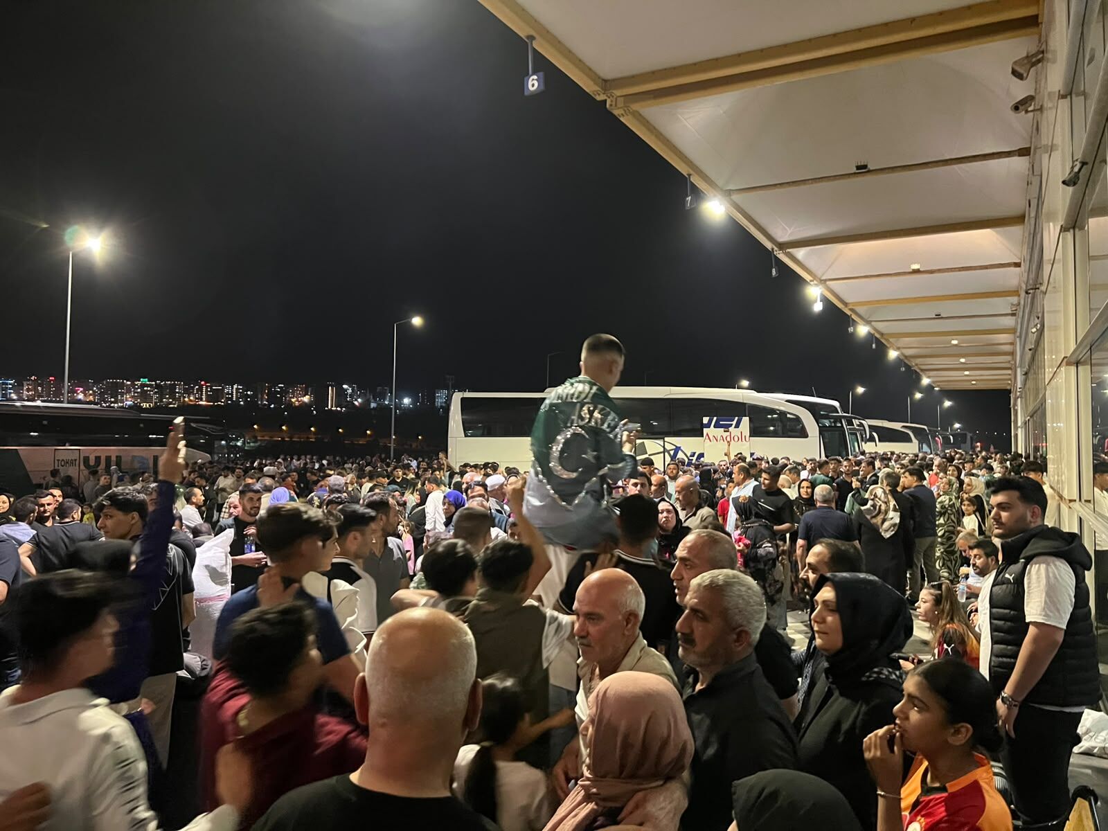 Şanlıurfa Otogarında Gözyaşı Ve Halay Bir Arada (5)