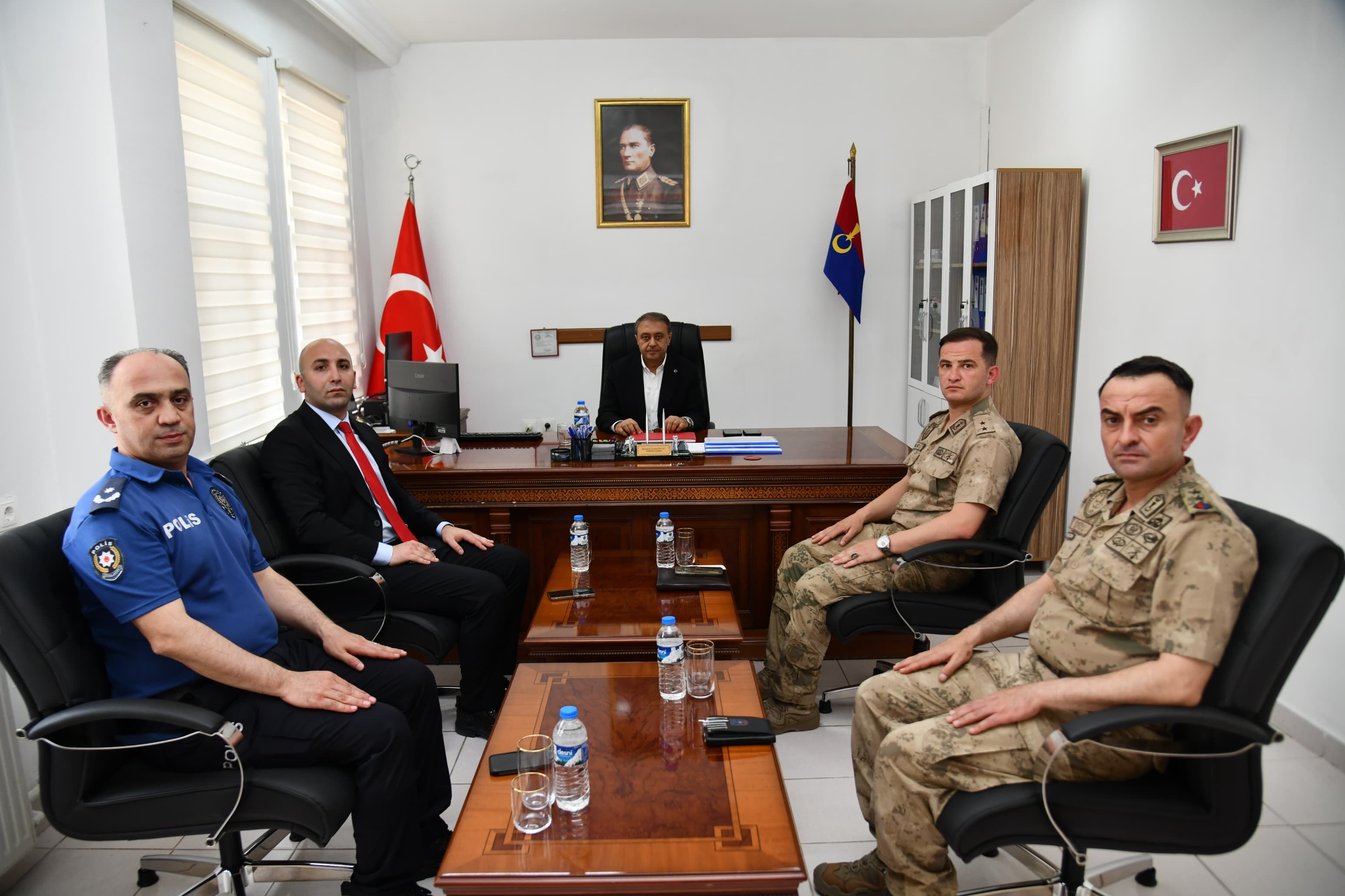 Şanlıurfa Valisi Hasan Şıldak Ceylanpınar Hudut Karakolu Ve Jandarmayı Ziyaret Etti (2)