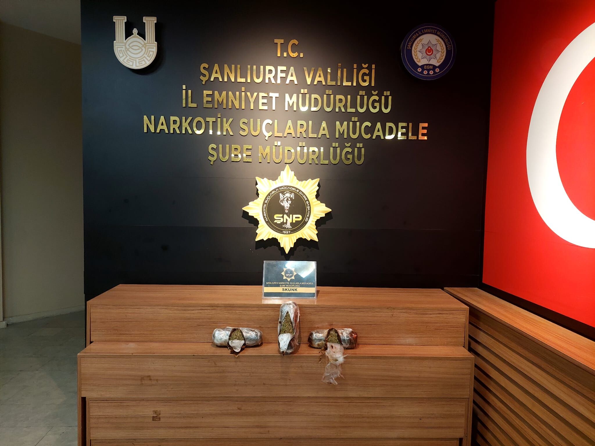 Şanlıurfa’da 2 Kilo 250 Gram Skunk Ele Geçirildi (1)-1