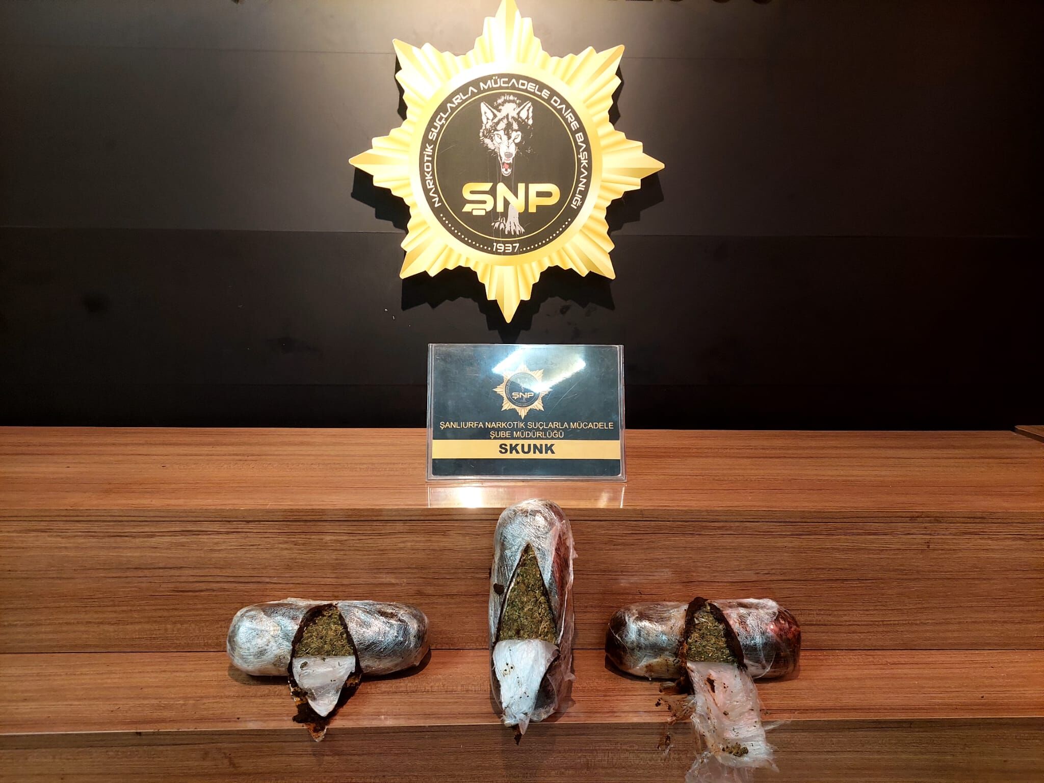 Şanlıurfa’da 2 Kilo 250 Gram Skunk Ele Geçirildi (2)