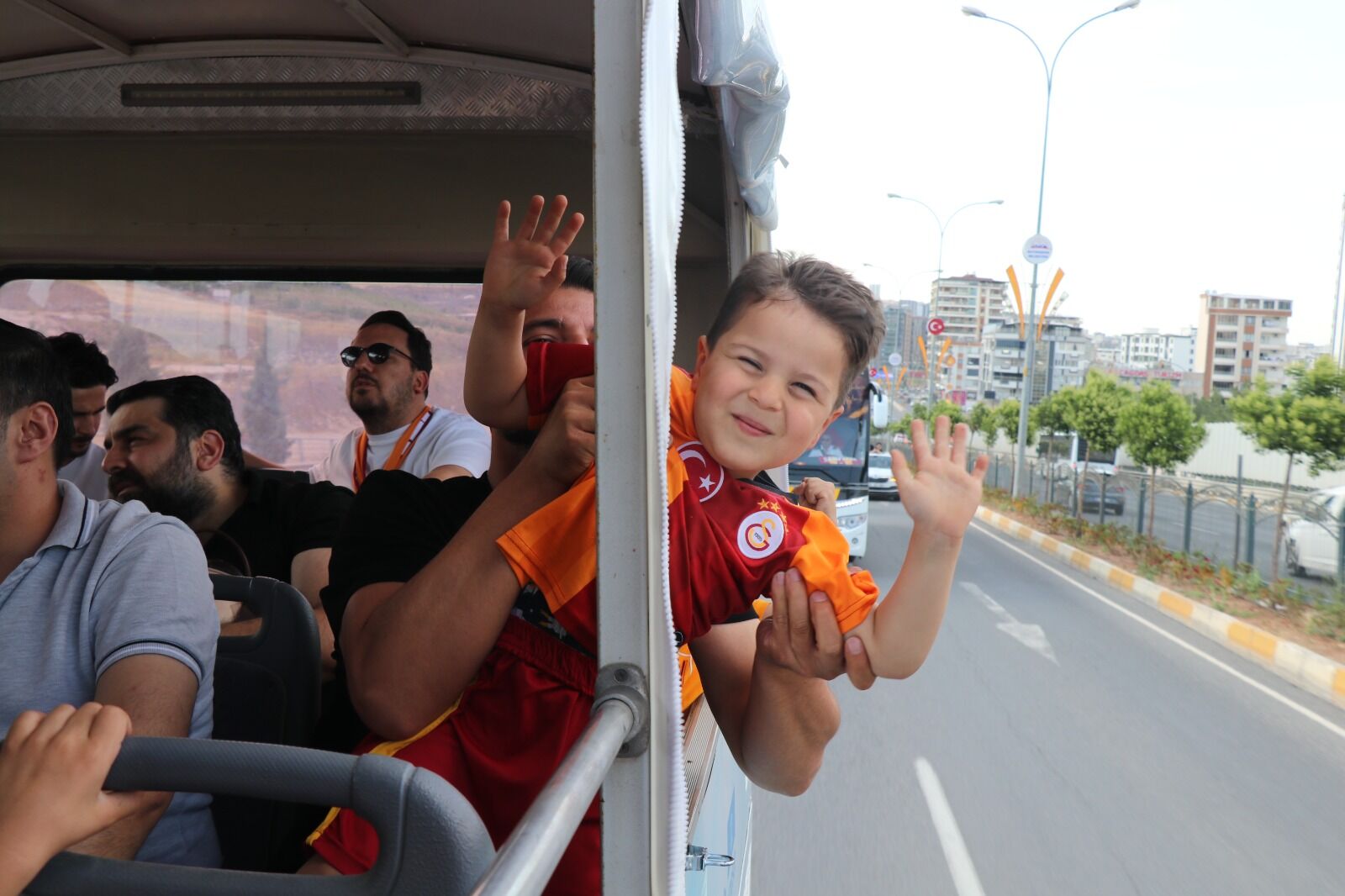 Şanlıurfa'da Galatasaray'ın Şampiyonluk Kupası İle Kutlamalar Başladı (2)