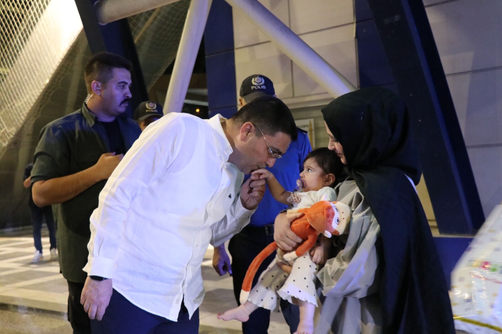 Şanlıurfa’da “Huzur-63” Uygulaması: Müdür Aksoy Gece Boyunca Sahadaydı