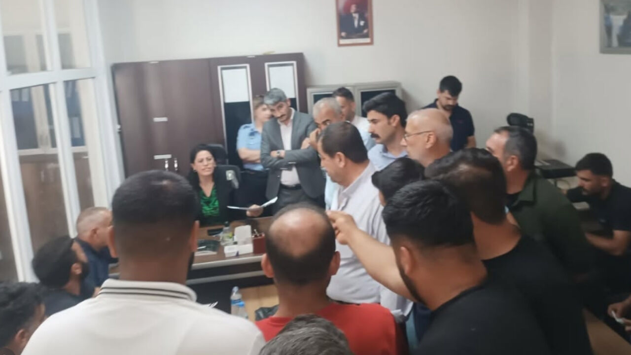 Şanlıurfa’da Krizi Çözüldü Mü Esnaf Ve Belediye Bir Araya Geldi (3)