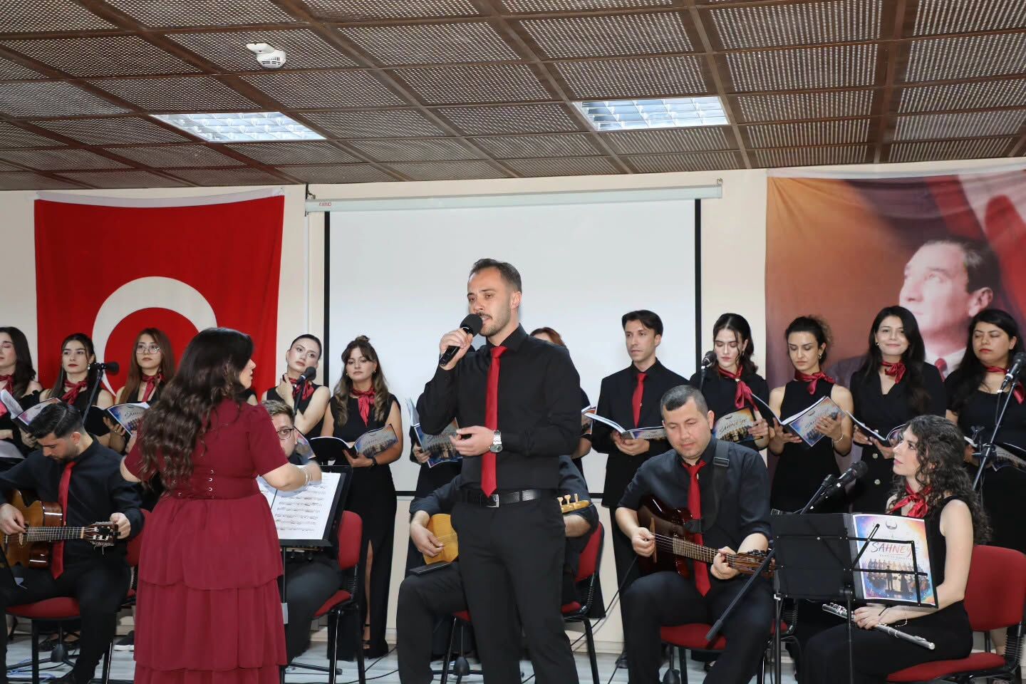 Şanlıurfa’da Öğretmenlerden 'Sınıftan Sahneye' Konseri (6)