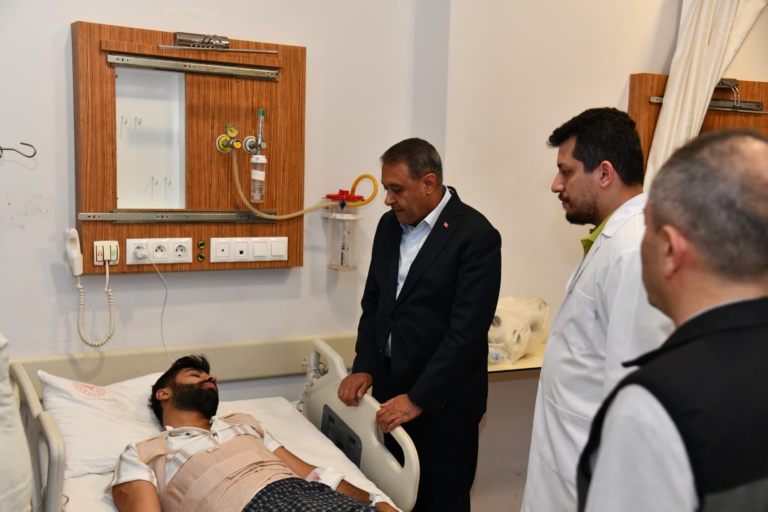 Şanlıurfa'daki Feci Kazanın Ardından Vali Şıldak Yaralıları Yalnız Bırakmadı (2)