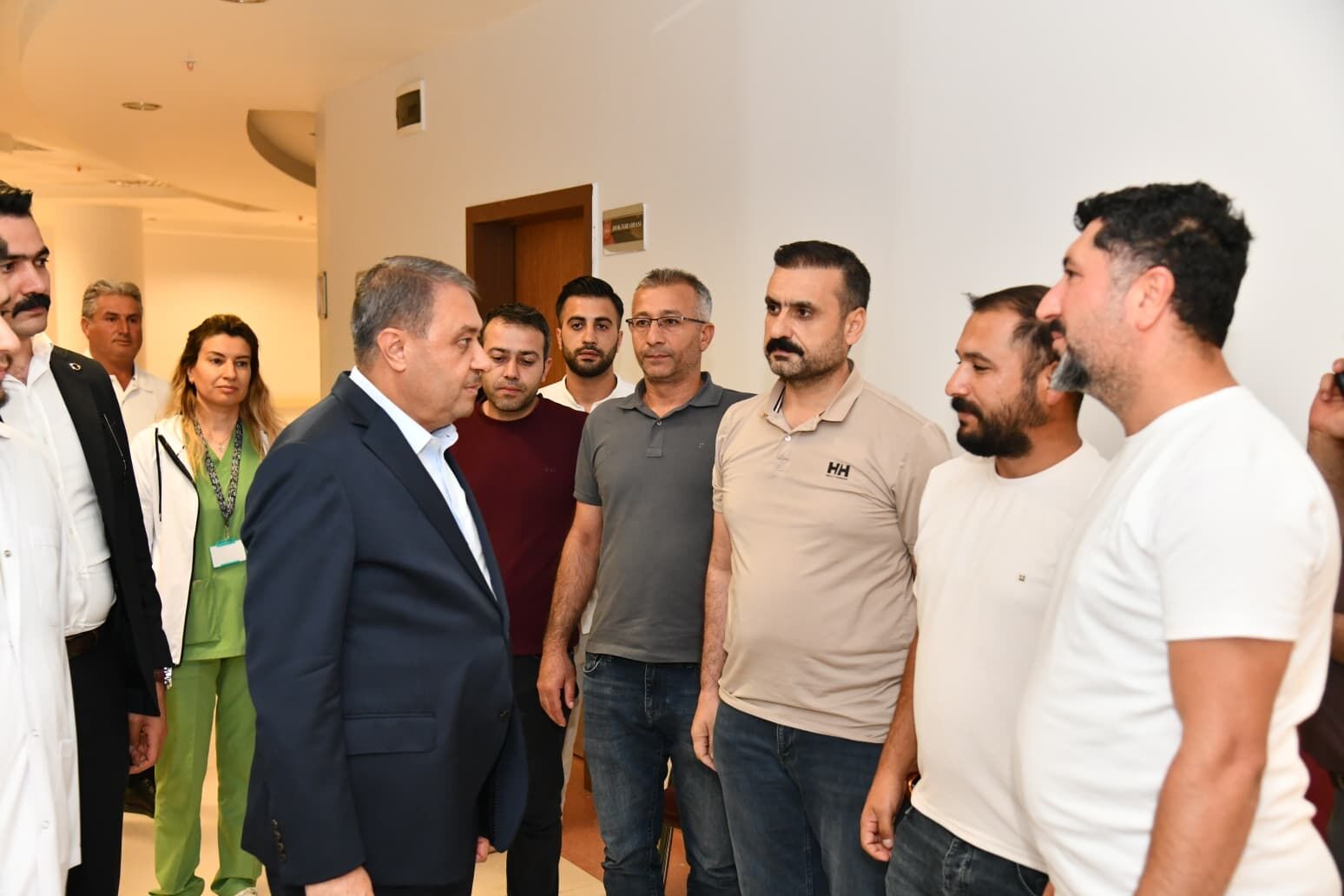 Şanlıurfa'daki Feci Kazanın Ardından Vali Şıldak Yaralıları Yalnız Bırakmadı (3)